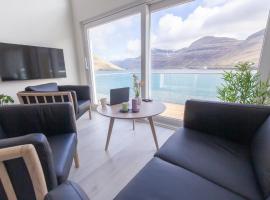 Panorama boathouse, holiday rental in Klaksvík