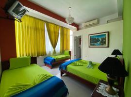 Hostal Puerto Azul, hotel near Eloy Alfaro International Airport - MEC, 