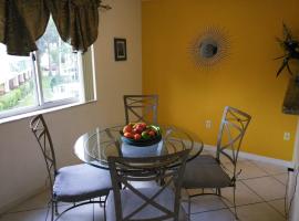 Charming Kendall Home, hotel en Kendall