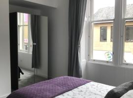Carvetii - Edward House A - 2 Dbl bed 1st floor flat, hotel in Dunfermline
