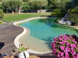 LE CLOS DES VIGNES, hotel v destinaci Junas