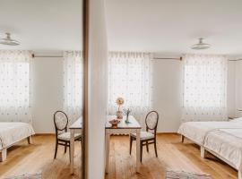 Casa Krasna Gourmet Boutique Hotel, guest house in Lokev