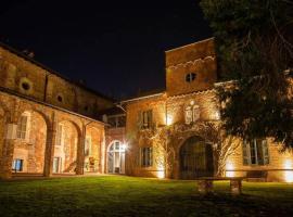 Castello Visconti - Exclusive, hotel with parking in Vaprio dʼAgogna