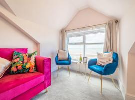 Charles Alexander Short Stay - Highcliffe Apartments, hotell i Cleveleys