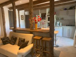La Maison De Chloe, hotel en Senouillac