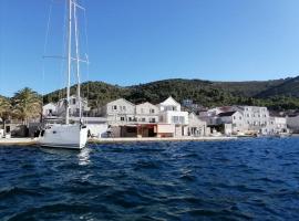 Studio apartman u renesansnoj vili, hotel in Vis