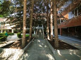 Paradise Park Resort, hotel v destinaci Agveran