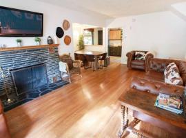 North House - Banff Mountain Home- The Real Rockies Experience, vila v destinaci Banff