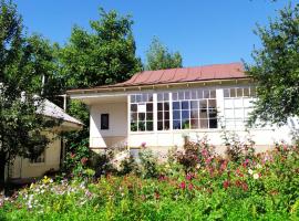 Riverside Guest house Mashkhur, hospedagem domiciliar em Arslanbob