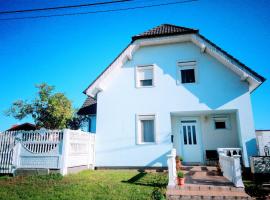 Vila Nela, hostal o pensión en Podhájska