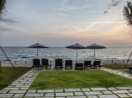 Escape Beach Condo Family Room