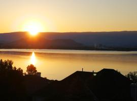 Casa Grande Lakeview House, homestay di West Kelowna