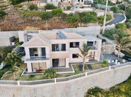 The best sea view in Madeira - Casa Farol, kuća za odmor ili apartman u gradu 'Fajã da Ovelha'