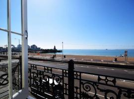 Spacious 3 bedroom Beachfront property with amazing sea views!, hotel in Portsmouth