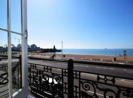 Spacious 3 bedroom Beachfront property with amazing sea views!