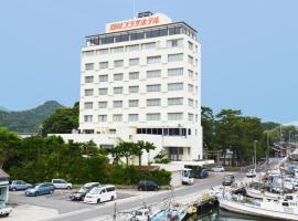 Oki Plaza Hotel, hotel com estacionamento em Okinoshima
