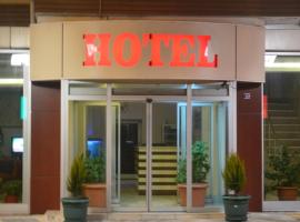 Isık Hotel، فندق مع موقف سيارات في أديرني