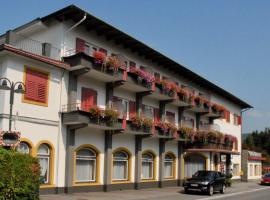 Hotel Velden Bacherlwirt, hotel di Velden am Worthersee