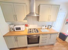 Bassett Flat with 2 Double Bedrooms and Superfast Wi-Fi, vakantiewoning in Sittingbourne