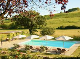 Villa La Mura - Luxury Pool by the Vineyard, holiday home in Costigliole dʼAsti