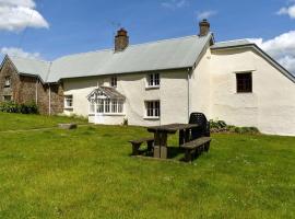Well Farm Cottages, hotel in North Tamerton