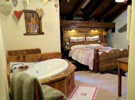 Romantica suite con vasca idromassaggio: Aosta'da bir tatil evi