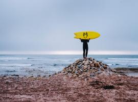 Salty Jackal Backpackers & Surf Camp, хостел у місті Свакопмунд