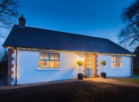 Duneden Cottage and Grounds, vacation home in Randalstown