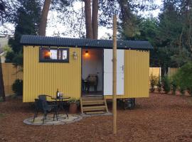 Forest Heath Shepherd's Huts, hotel perto de Moors Valley Country Park and Forest, Ringwood