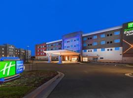 Holiday Inn Express & Suites - Lenexa - Overland Park Area by IHG, three-star hotel in Lenexa
