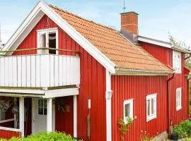 4 person holiday home in Rönnäng-By Traum