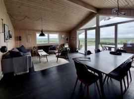 Hilltop Cabin Hekla - Golden Circle - Geysir - Mountain View, feriehus i Reykholt