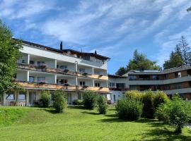 Hotel Haus am Waldrand, hotel di Flims