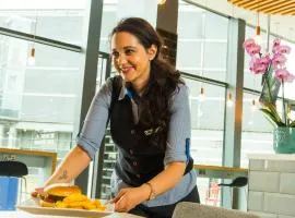 Holiday Inn Express Leeds City Centre - Armouries by IHG