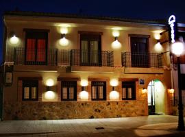 Apartamentos Turisticos Mirayuste: Guadalupe, Santa Maria de Guadalupe Kraliyet Manastırı yakınında bir otel