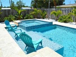 Private heated pool , resort style home , minutes from the beach, hotel en Deerfield Beach