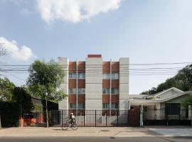 Apartamentos West End, lejlighedshotel i Guadalajara