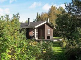 5 person holiday home in Aabybro, cabaña o casa de campo en Åbybro