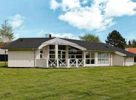 8 person holiday home in Gilleleje, Ferienhaus in Udsholt Sand