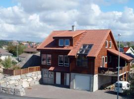 Four-Bedroom Holiday home in Sirevåg, casa vacanze a Sirevåg