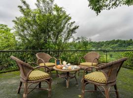 StayVista at Normandy House - Outdoor Sitting with Bathtub & Pool Table, hotel i Dehradun