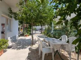 Apartments near beach Babic