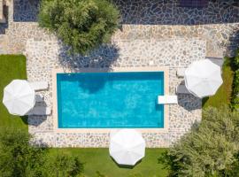 Michaelo Villa - Affordable Luxury!, villa em Kalamaki