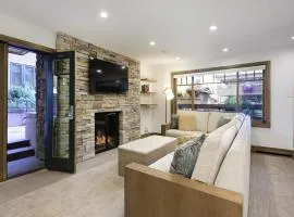 Fasching Haus Unit 210, Deluxe Condo w/ A/C, Private Deck, 2 Blocks from Downtown Aspen