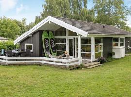 6 person holiday home in Pr st, hytte i Præstø