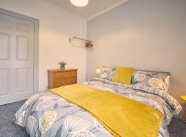 Host & Stay - Silverlinings، فندق في Seaton Delaval