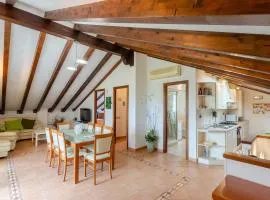 Ca' do Pescou, Charming 2,Bedroom Apartment with Stunning Hill Views Overlooking the Greenery