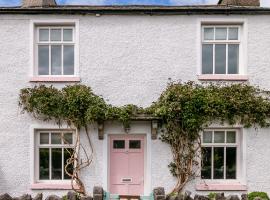 Maggie Puddle Cottage, pet-friendly hotel in Grange Over Sands