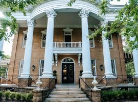 Heritage House Bed & Breakfast - Boutique Adults-Only Inn, hotel in zona The Gallery on Railroad, Opelika