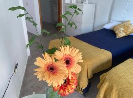 Apartamentos Eva y Lola, hotel u gradu Valje Gran Rej